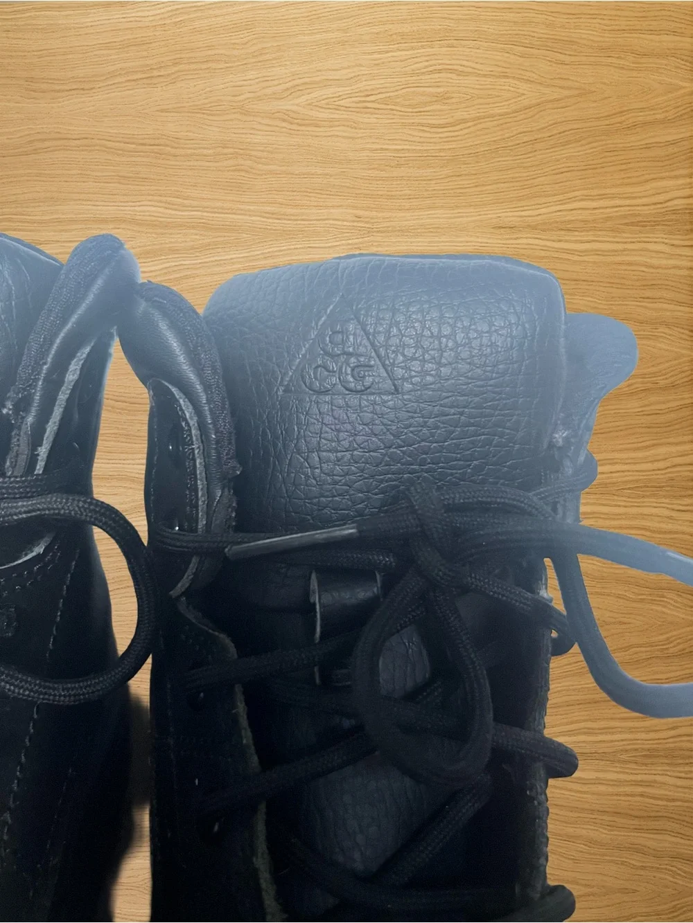 EUC Nike ACG Woodside II Triple Black Hiking/Casual Leather Nylon Boots Size 2Y